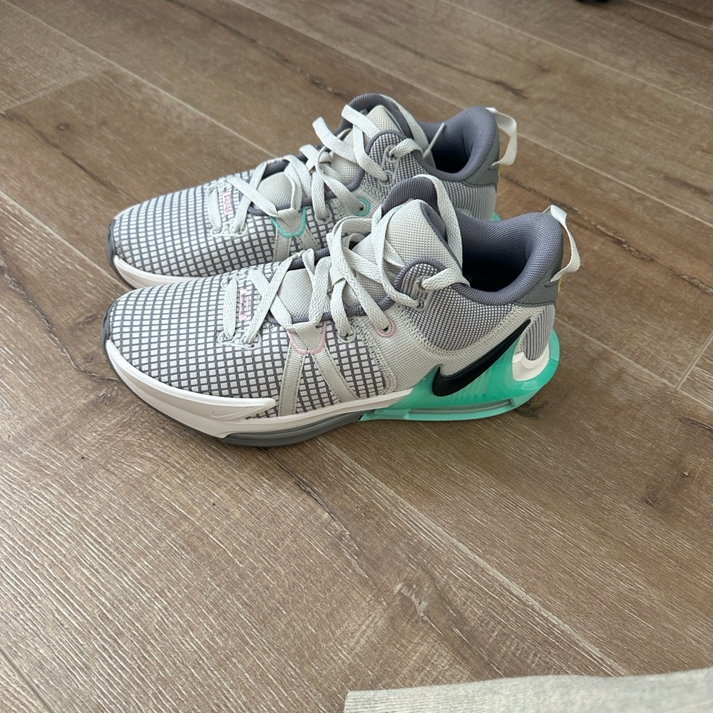 Nike Kids Sneakers in Gray and Mint